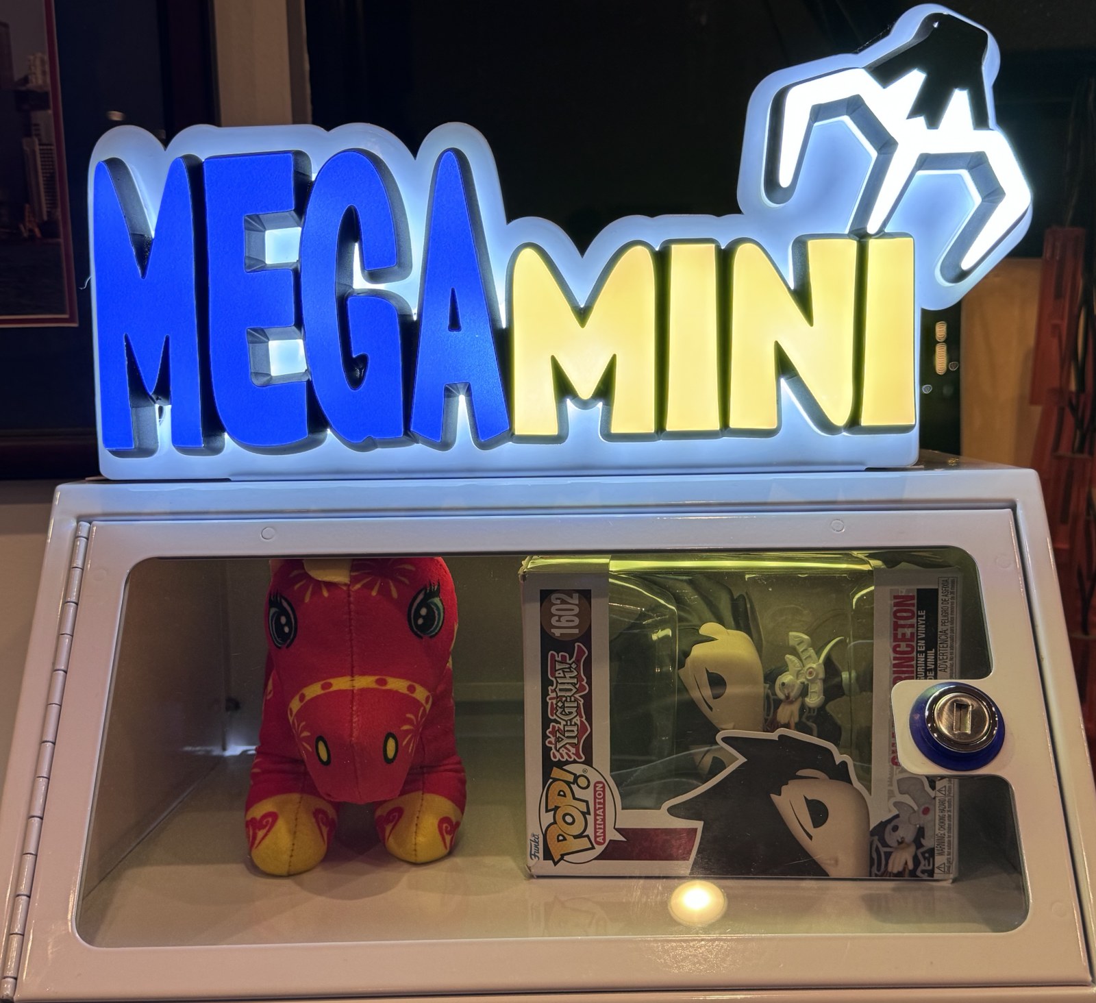 Mega Mini top sign and premium prize compartment